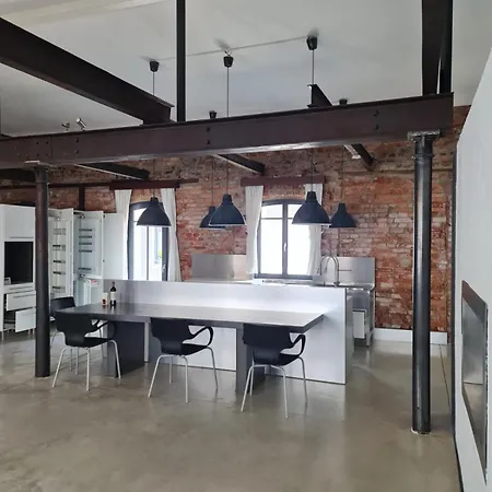 Loft-style B17 Semesterbostad